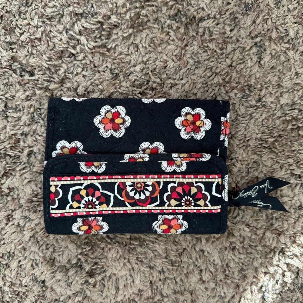 Vera Bradley Quilted Cotton Trifold Wallet Black Red Floral Plaid Interior